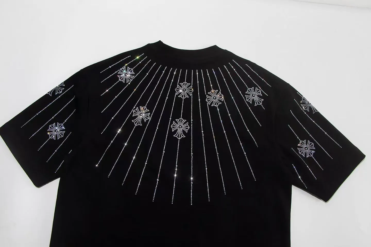 🅿️170 Style: 2025 new Croix heart hot diamond short-sleeved T-shirt Material: High version 300g double yarn combed cotton Size: S～XL Color: Black Style number: Z1002